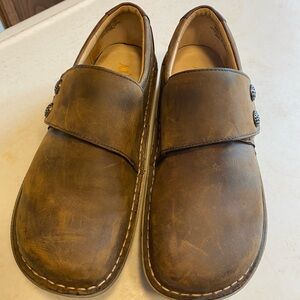 Alegria Deliah clog in oiled brown leather size 40. 9-9.5